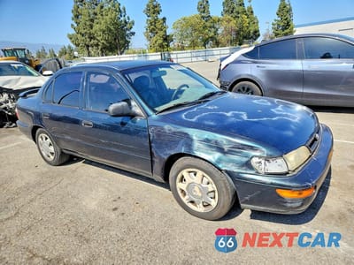 Czwarte zdjęcie samochodu z boku: 1997 TOYOTA COROLLA BASE VIN:1NXBA02E8VZ621027 - miniatura