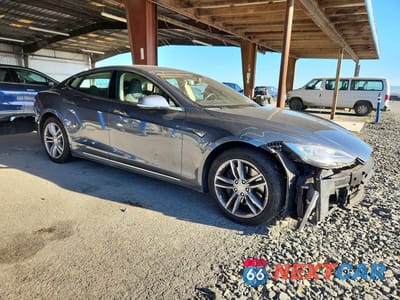 Czwarte zdjęcie samochodu z boku: 2013 TESLA MODEL S VIN:5YJSA1CG6DFP17255 - miniatura