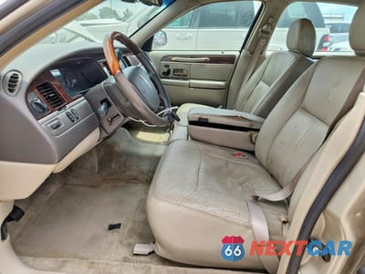 Zdjęcie 7 z 12 samochodu: 2009 LINCOLN TOWN CAR SIGNATURE LIMITED VIN:2LNHM82V79X636066 - miniatura