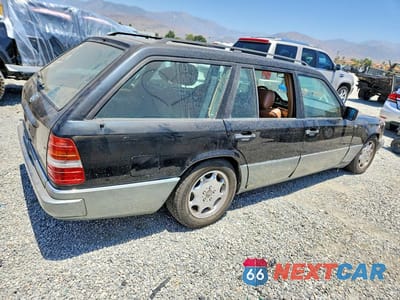 Trzecie zdjęcie samochodu z tyłu: 1995 MERCEDES-BENZ E 320 VIN:WDBEA92E5SF336113 - miniatura