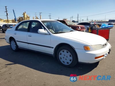 Czwarte zdjęcie samochodu z boku: 1996 HONDA ACCORD LX VIN:1HGCD5633TA301488 - miniatura