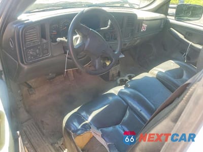 Zdjęcie 8 z 12 samochodu: 2005 CHEVROLET SILVERADO C3500 VIN:1GCJC39275E318855 - miniatura