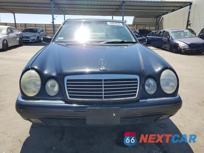 Piąte zdjęcie samochodu w środku: 2002 MERCEDES-BENZ E 320 4MATIC VIN:WDBJF82J62X072000 - miniatura