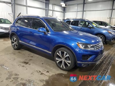 Czwarte zdjęcie samochodu z boku: 2017 VOLKSWAGEN TOUAREG WOLFSBURG VIN:WVGRF7BPXHD003982 - miniatura