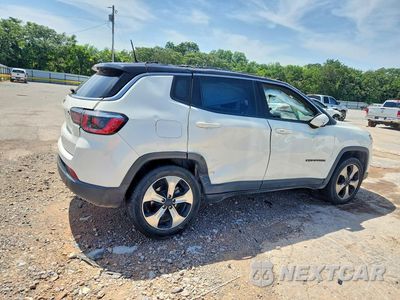 Trzecie zdjęcie samochodu z tyłu: 2018 JEEP COMPASS LATITUDE VIN:3C4NJDBB2JT108097 - miniatura