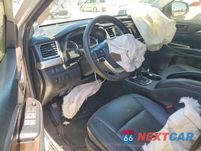 Zdjęcie 8 z 14 samochodu: 2018 TOYOTA HIGHLANDER LE VIN:5TDZARFH0JS040891 - miniatura