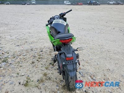 Czwarte zdjęcie samochodu z boku: 2014 KAWASAKI EX650 F VIN:JKAEXEF10EDA16405 - miniatura