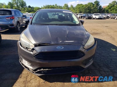 Piąte zdjęcie samochodu w środku: 2016 FORD FOCUS SE VIN:1FADP3FE7GL342593 - miniatura