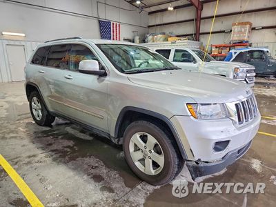 Czwarte zdjęcie samochodu z boku: 2013 JEEP GRAND CHEROKEE LAREDO VIN:1C4RJFAG1DC604261 - miniatura