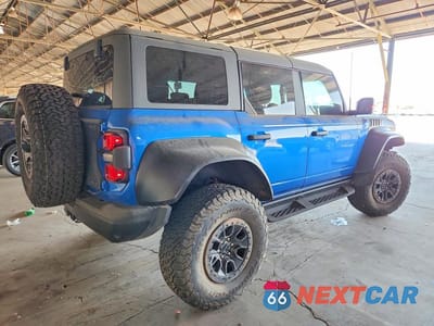 Trzecie zdjęcie samochodu z tyłu: 2022 FORD BRONCO RAPTOR VIN:1FMEE5JR1NLA50358 - miniatura