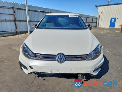Piąte zdjęcie samochodu w środku: 2019 VOLKSWAGEN GOLF R VIN:WVWVA7AU3KW122204 - miniatura