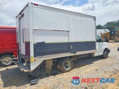 Trzecie zdjęcie samochodu z tyłu: 2015 CHEVROLET EXPRESS REFRIGERATED BOX TRUCK VIN:1GB6G5CG0F1110971 - miniatura