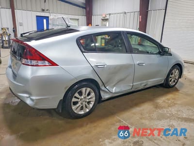 Trzecie zdjęcie samochodu z tyłu: 2013 HONDA INSIGHT EX VIN:JHMZE2H76DS004214 - miniatura