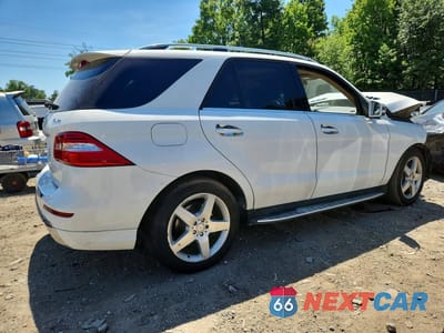 Trzecie zdjęcie samochodu z tyłu: 2015 MERCEDES-BENZ ML 350 4MATIC VIN:4JGDA5HBXFA551164 - miniatura