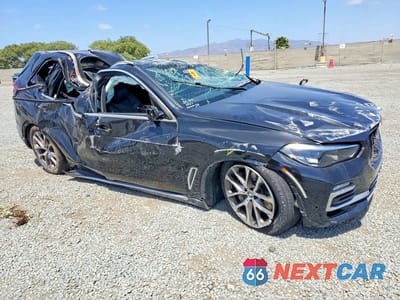 Czwarte zdjęcie samochodu z boku: 2021 BMW X5 XDRIVE45E VIN:5UXTA6C05M9F51407 - miniatura