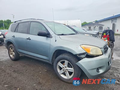Czwarte zdjęcie samochodu z boku: 2006 TOYOTA RAV4 BASE VIN:JTMZD33V265015132 - miniatura