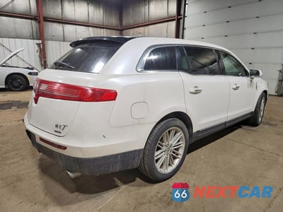 Trzecie zdjęcie samochodu z tyłu: 2013 LINCOLN MKT VIN:2LMHJ5AT2DBL57058 - miniatura