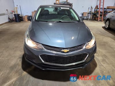 Piąte zdjęcie samochodu w środku: 2017 CHEVROLET CRUZE LT VIN:1G1BE5SM5H7244858 - miniatura