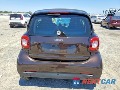 Zdjęcie 6 z 12 samochodu: 2018 SMART FORTWO VIN:WMEFJ9BA2JK308828 - miniatura