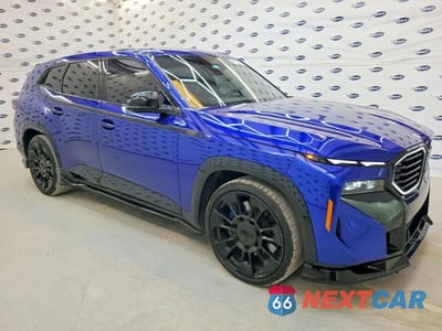 Czwarte zdjęcie samochodu z boku: 2023 BMW XM VIN:5YM23CS0XP9S15459 - miniatura