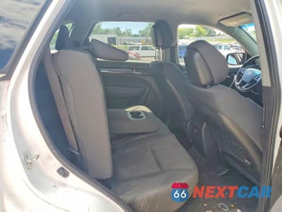 Zdjęcie 10 z 12 samochodu: 2011 KIA SORENTO LX VIN:5XYKT4A18BG130197 - miniatura