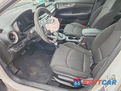Zdjęcie 7 z 12 samochodu: 2019 KIA FORTE LXS VIN:3KPF24AD0KE111736 - miniatura