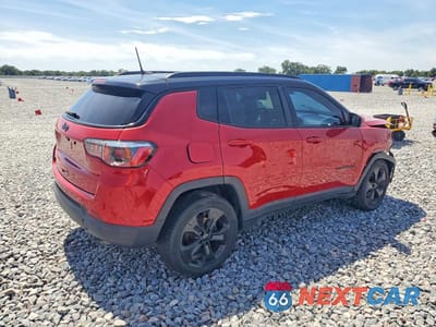 Trzecie zdjęcie samochodu z tyłu: 2019 JEEP COMPASS LATITUDE VIN:3C4NJDBB4KT812643 - miniatura