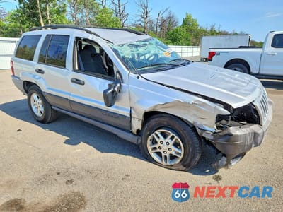 Czwarte zdjęcie samochodu z boku: 2004 JEEP GRAND CHEROKEE LAREDO VIN:1J4GW48S44C208567 - miniatura