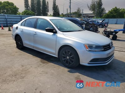 Czwarte zdjęcie samochodu z boku: 2015 VOLKSWAGEN JETTA SE VIN:3VWD17AJ6FM225931 - miniatura