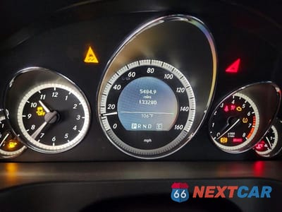 Zdjęcie 9 z 12 samochodu: 2011 MERCEDES-BENZ E 550 VIN:WDDKK7CF9BF094073 - miniatura