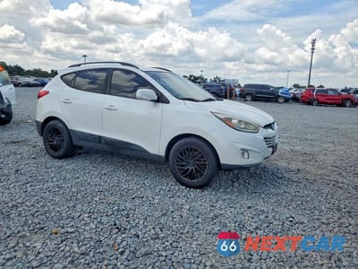 Czwarte zdjęcie samochodu z boku: 2015 HYUNDAI TUCSON SE VIN:KM8JU3AG6FU087664 - miniatura