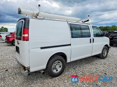 Trzecie zdjęcie samochodu z tyłu: 2018 CHEVROLET EXPRESS G2500 VIN:1GCWGAFG7J1908912 - miniatura