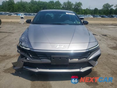 Piąte zdjęcie samochodu w środku: 2025 HYUNDAI ELANTRA SEL SPORT VIN:KMHLM4DG8SU939548 - miniatura