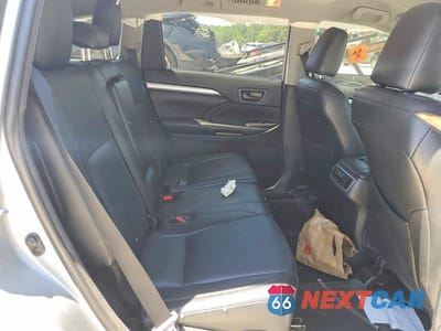 Zdjęcie 11 z 14 samochodu: 2018 TOYOTA HIGHLANDER LE VIN:5TDZARFH0JS040891 - miniatura
