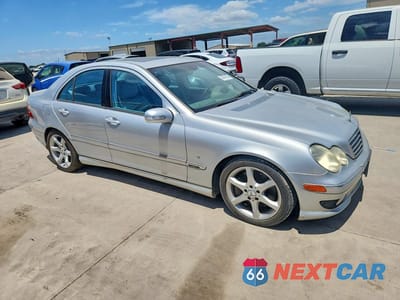Czwarte zdjęcie samochodu z boku: 2007 MERCEDES-BENZ C 230 VIN:WDBRF52H17F847184 - miniatura