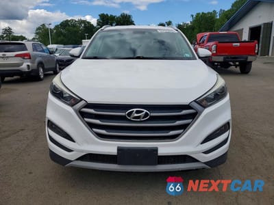 Piąte zdjęcie samochodu w środku: 2017 HYUNDAI TUCSON SPORT VIN:KM8J33A21HU271100 - miniatura
