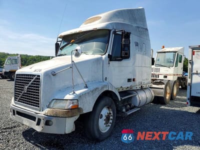 Drugie zdjęcie samochodu z przodu: 2007 VOLVO VNM SEMI TRUCK VIN:4V4MC9GH57N460779 - miniatura