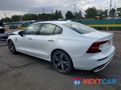 Drugie zdjęcie samochodu z przodu: 2022 VOLVO S60 T8 RECHARGE R-DESIGN EXPRESSIO VIN:7JRBR0FZ1NG174518 - miniatura