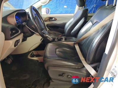 Zdjęcie 7 z 12 samochodu: 2019 CHRYSLER PACIFICA TOURING L VIN:2C4RC1BG3KR582974 - miniatura