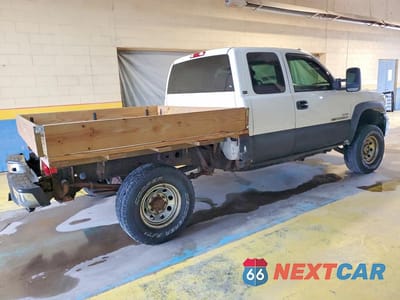 Trzecie zdjęcie samochodu z tyłu: 2006 GMC SIERRA K2500 HEAVY DUTY VIN:1GTHK29D16E181748 - miniatura