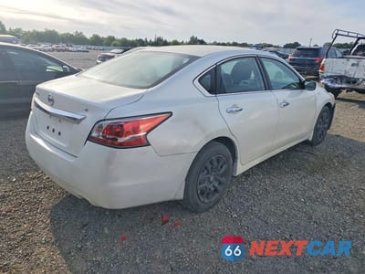 Trzecie zdjęcie samochodu z tyłu: 2015 NISSAN ALTIMA 2.5 S VIN:1N4AL3AP6FC135005 - miniatura
