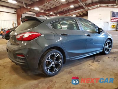 Trzecie zdjęcie samochodu z tyłu: 2019 CHEVROLET CRUZE LT VIN:3G1BE6SMXKS528534 - miniatura