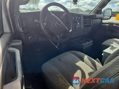 Zdjęcie 8 z 13 samochodu: 2016 GMC SAVANA G2500 VIN:1GTW7AFF2G1907201 - miniatura