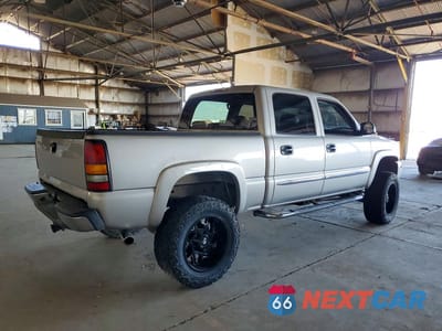 Trzecie zdjęcie samochodu z tyłu: 2004 GMC NEW SIERRA K1500 VIN:2GTEK13T641398840 - miniatura