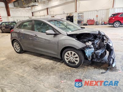 Czwarte zdjęcie samochodu z boku: 2017 HYUNDAI ELANTRA GT BASE VIN:KMHD35LH3HU376845 - miniatura