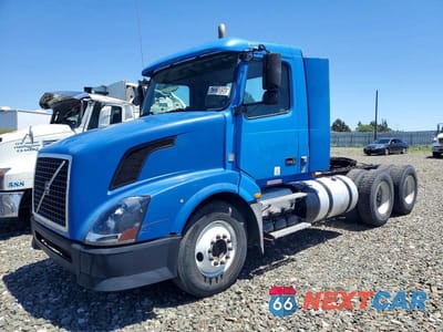 Drugie zdjęcie samochodu z przodu: 2011 VOLVO VNL SEMI TRUCK VIN:4V4NC9DFXBN535654 - miniatura