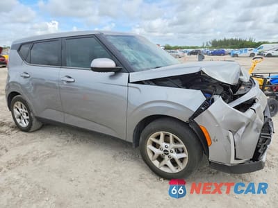 Czwarte zdjęcie samochodu z boku: 2024 KIA SOUL VIN:KNDJ23AU2R7907788 - miniatura