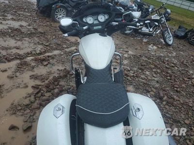 Zdjęcie 6 z 10 samochodu: 2016 VICTORY MOTORCYCLES CROSS COUNTRY TOUR VIN:5VPTW36N6G3049911 - miniatura