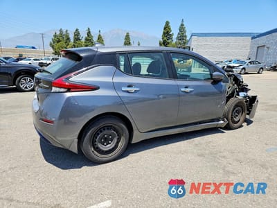 Trzecie zdjęcie samochodu z tyłu: 2020 NISSAN LEAF S VIN:1N4AZ1BPXLC302446 - miniatura