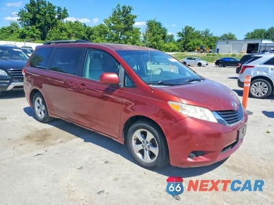 Czwarte zdjęcie samochodu z boku: 2012 TOYOTA SIENNA LE VIN:5TDKK3DC1CS202193 - miniatura